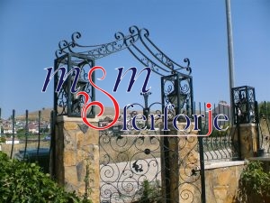 002 FERFORJE BAHÇE GİRİŞ KAPI ÜSTÜ TAÇ